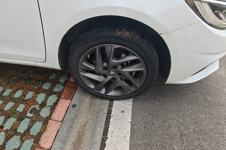 Used BYD Qin New Energy 2019 High-Range Deluxe Model Right Front Wheel Hub
