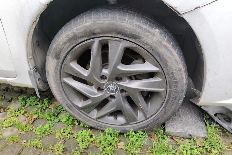 Used BYD Qin New Energy 2019 High-Range Luxury Model Right Front Wheel Hub