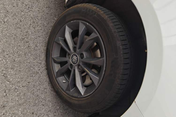 Used BYD Qin New Energy 2019 Standard Edition for Travel Right Front Wheel Hub