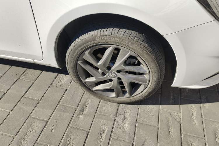 Used BYD Qin New Energy 2019 High-Range Luxury Model Right Front Wheel Hub