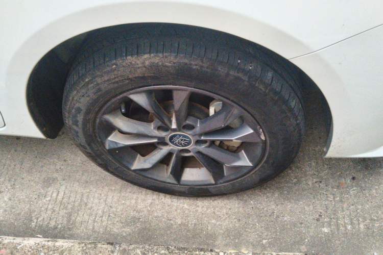 Used BYD Qin New Energy 2019 Travel Edition Right Front Wheel Hub