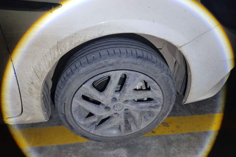 Used BYD Qin New Energy 2019 High-Range Deluxe Model Right Front Wheel Hub