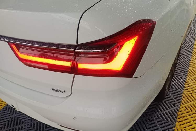 Used BYD Qin New Energy 2019 High-Range Deluxe Model Right Rear Taillight