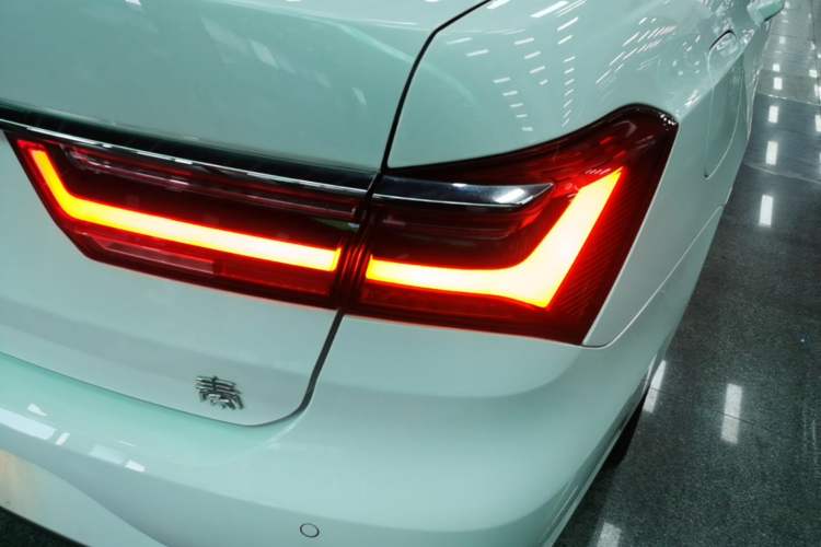 Used BYD Qin New Energy 2019 Standard Edition for Travel Right Rear Taillight