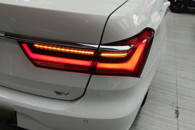 Used BYD Qin New Energy 2019 High-Range Luxury Model Right Rear Taillight