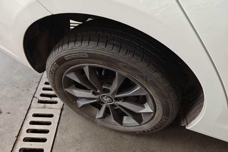 Used BYD Qin New Energy 2019 Travel Edition Right Rear Wheel Hub