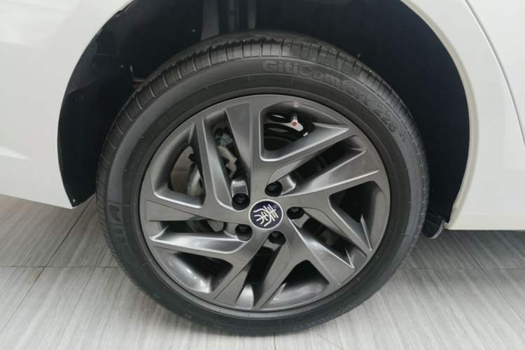 Used BYD Qin New Energy 2019 High-Range Luxury Model Right Rear Wheel Hub