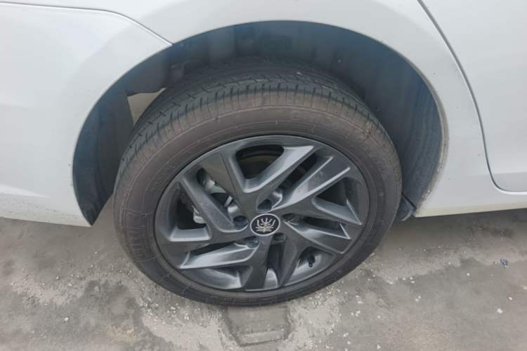 Used BYD Qin New Energy 2019 High-Range Deluxe Model Right Rear Wheel Hub