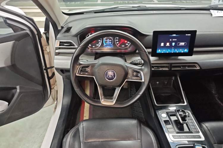 Used BYD Qin New Energy 2019 High-Range Luxury Model Steering Wheel