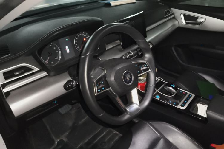 Used BYD Qin New Energy 2019 High-Range Luxury Model Steering Wheel