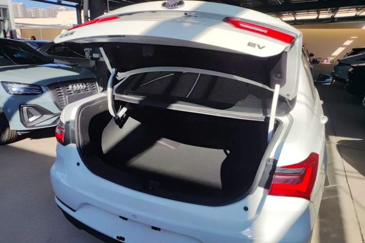Used BYD Qin New Energy 2019 High-Range Luxury Model Trunk
