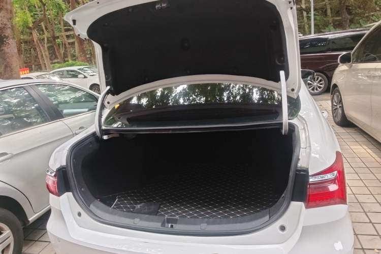 Used BYD Qin New Energy 2019 High-Range Luxury Model Trunk