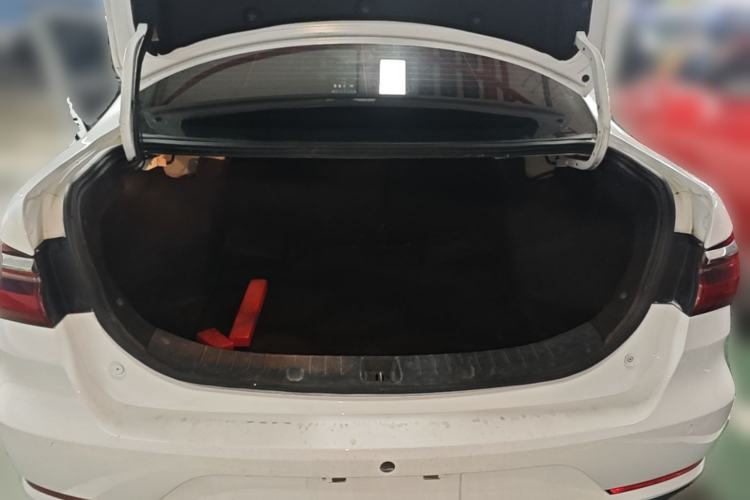 Used BYD Qin New Energy 2019 High-Range Luxury Model Trunk