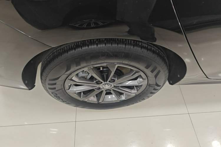 Used BYD Qin New Energy 2021 Travel Edition Right Rear Wheel Hub