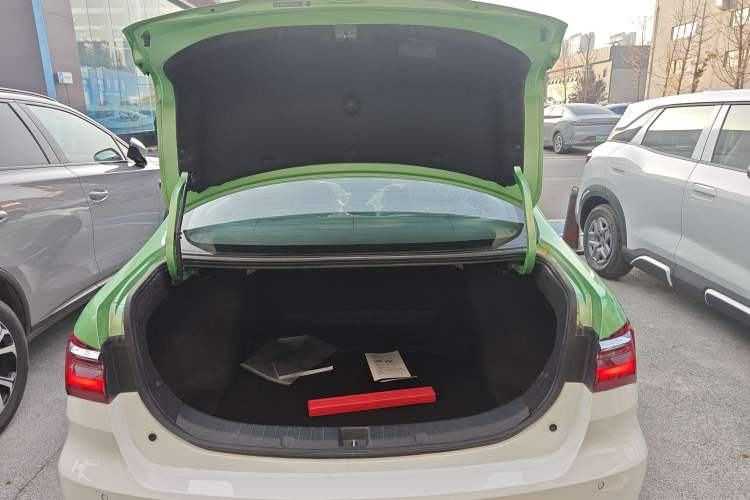 Used BYD Qin New Energy 2021 Travel Edition Trunk
