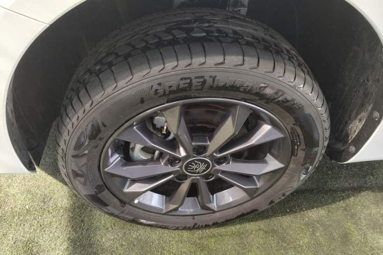 Used BYD Qin New Energy 2021 Standard Edition Left Front Wheel Hub