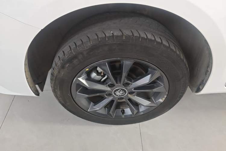 Used BYD Qin New Energy 2021 Travel Edition Left Front Wheel Hub