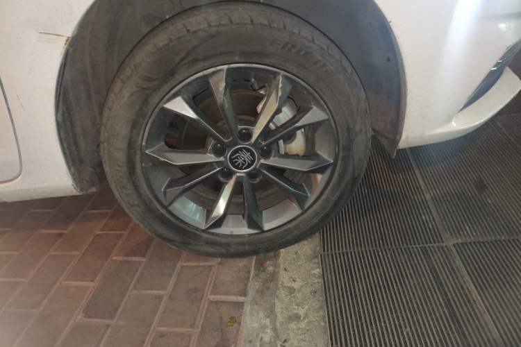 Used BYD Qin New Energy 2021 Travel Edition Right Front Wheel Hub