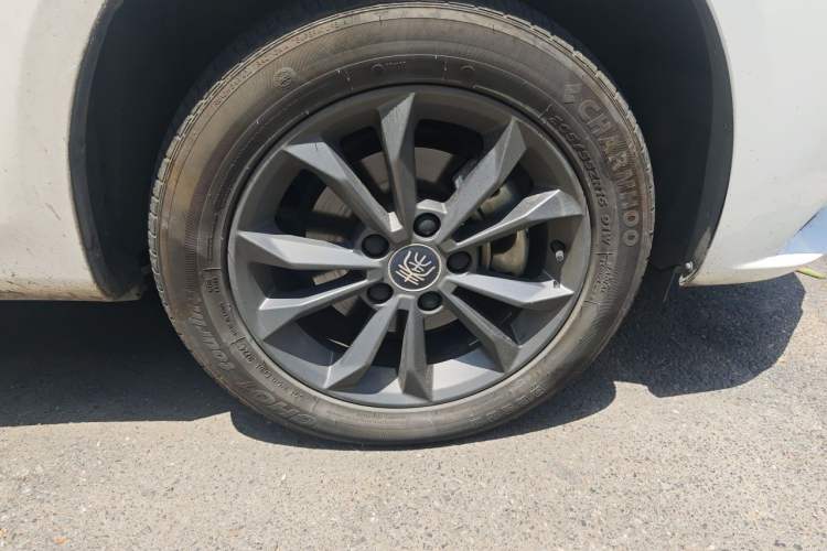 Used BYD Qin New Energy 2021 Travel Edition Right Front Wheel Hub