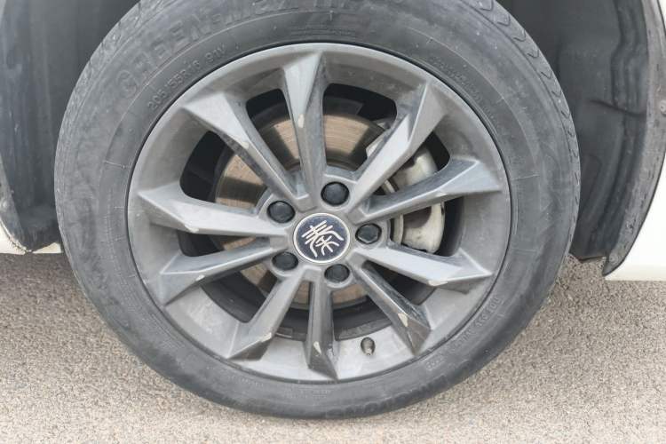 Used BYD Qin New Energy 2021 Travel Edition Right Front Wheel Hub
