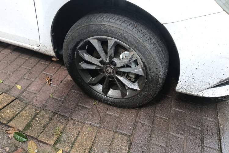 Used BYD Qin New Energy 2021 Standard Edition Right Front Wheel Hub