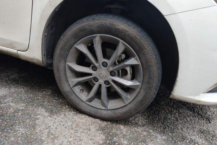 Used BYD Qin New Energy 2021 Travel Edition Right Front Wheel Hub