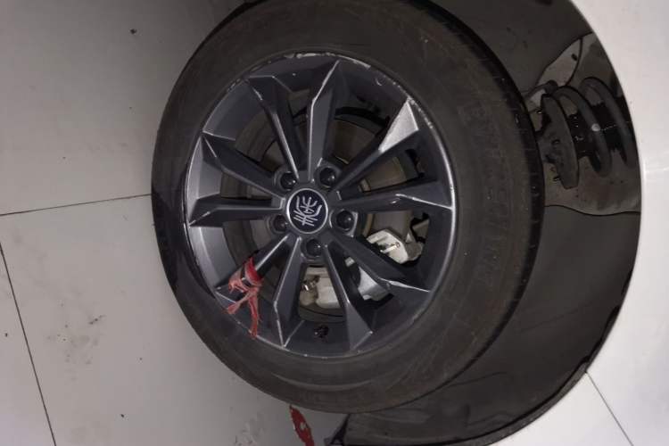 Used BYD Qin New Energy 2021 Travel Edition Right Front Wheel Hub