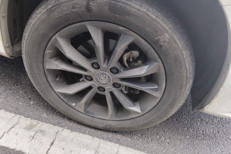 Used BYD Qin New Energy 2021 Lingchang Edition Right Front Wheel Hub