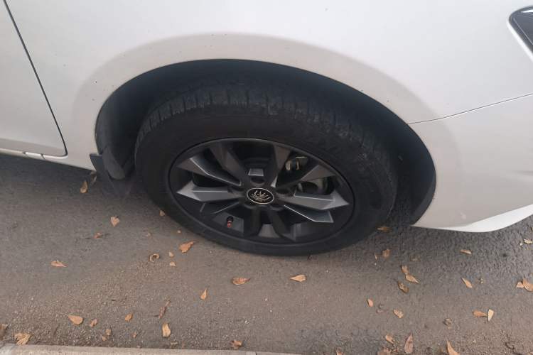 Used BYD Qin New Energy 2021 Travel Edition Right Front Wheel Hub