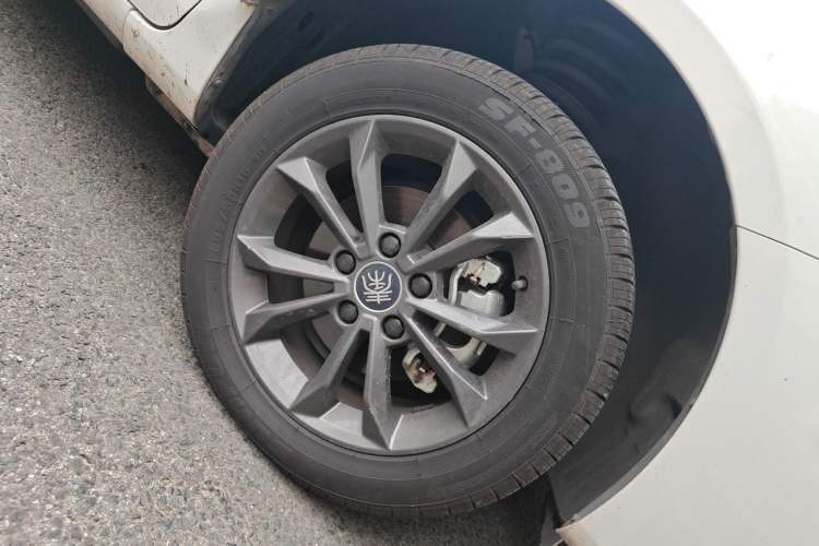 Used BYD Qin New Energy 2021 Travel Edition Right Front Wheel Hub