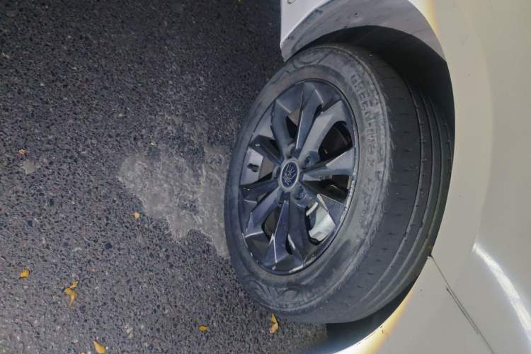 Used BYD Qin New Energy 2021 Travel Edition Right Front Wheel Hub