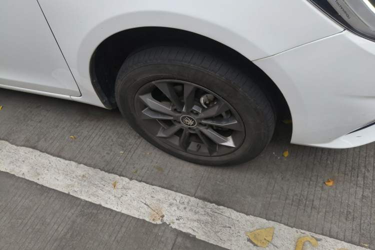 Used BYD Qin New Energy 2021 Travel Edition Right Front Wheel Hub