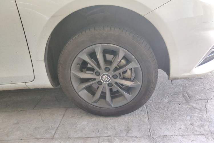 Used BYD Qin New Energy 2021 Standard Edition Right Front Wheel Hub