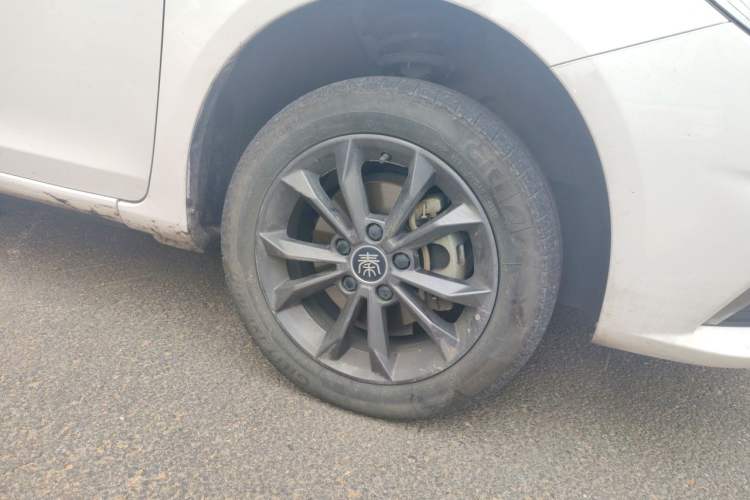 Used BYD Qin New Energy 2021 Standard Edition Right Front Wheel Hub
