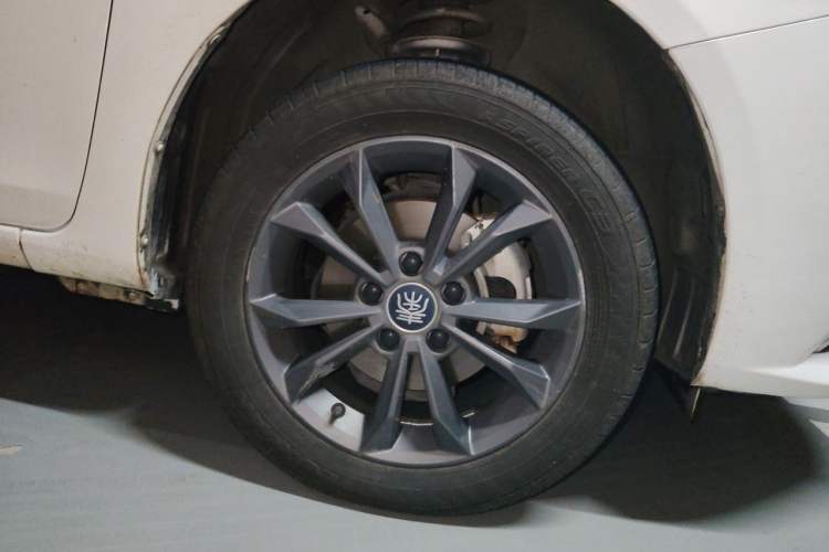 Used BYD Qin New Energy 2021 Lingchang Edition Right Front Wheel Hub
