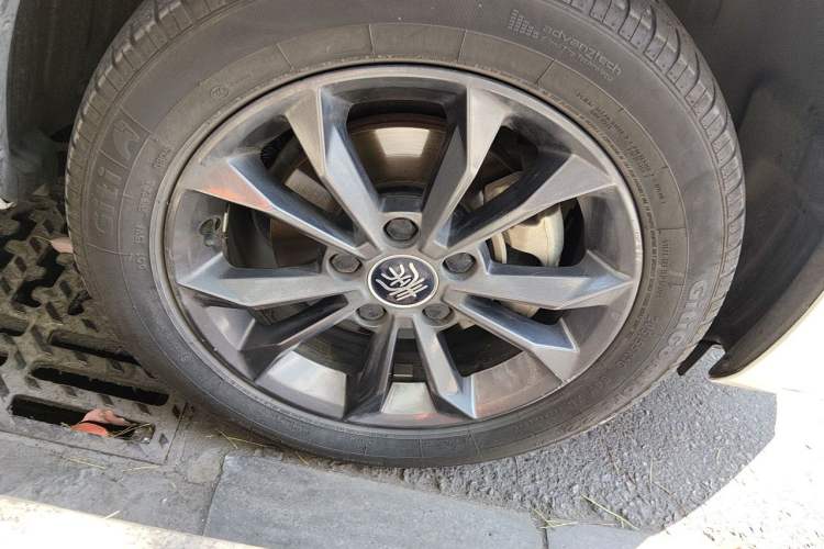 Used BYD Qin New Energy 2021 Standard Edition Right Front Wheel Hub