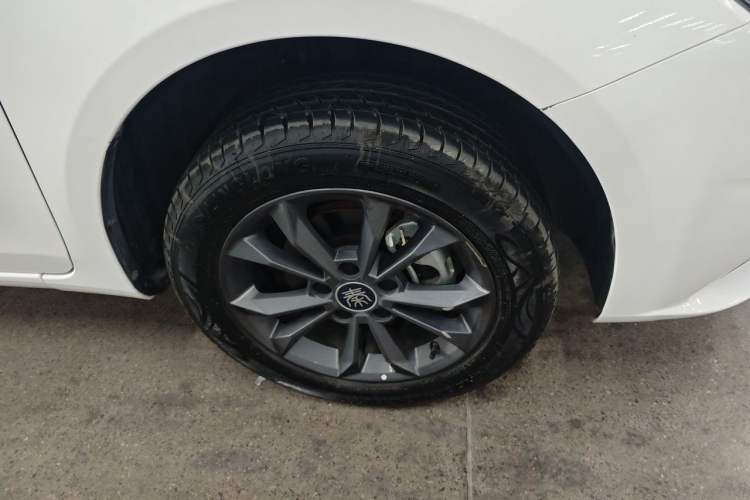 Used BYD Qin New Energy 2021 Travel Edition Right Front Wheel Hub