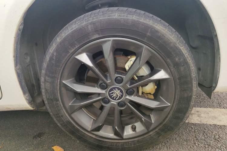 Used BYD Qin New Energy 2021 Travel Edition Right Front Wheel Hub