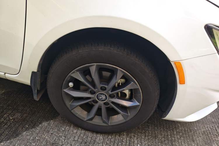 Used BYD Qin New Energy 2021 Travel Edition Right Front Wheel Hub