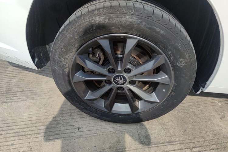 Used BYD Qin New Energy 2021 Travel Edition Right Rear Wheel Hub
