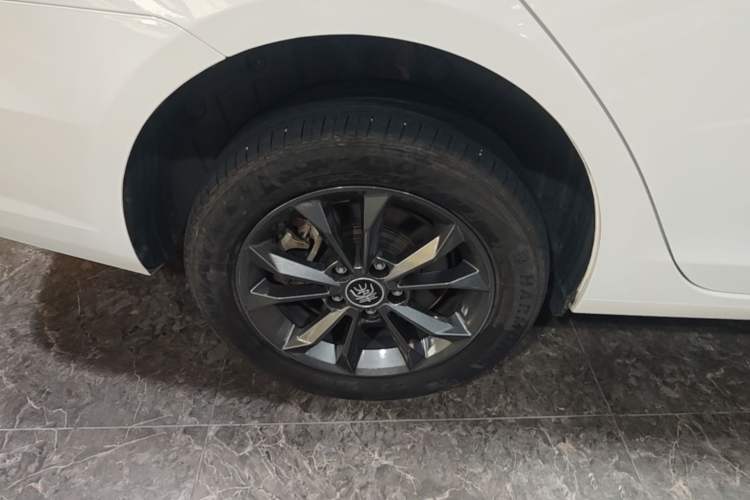 Used BYD Qin New Energy 2021 Travel Edition Right Rear Wheel Hub