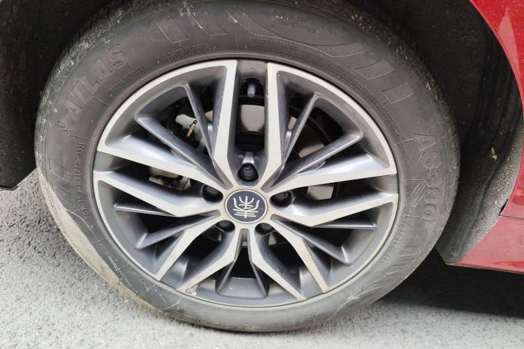 Used BYD Qin PLUS 2021 EV 500KM Luxury Model Right Rear Wheel Hub