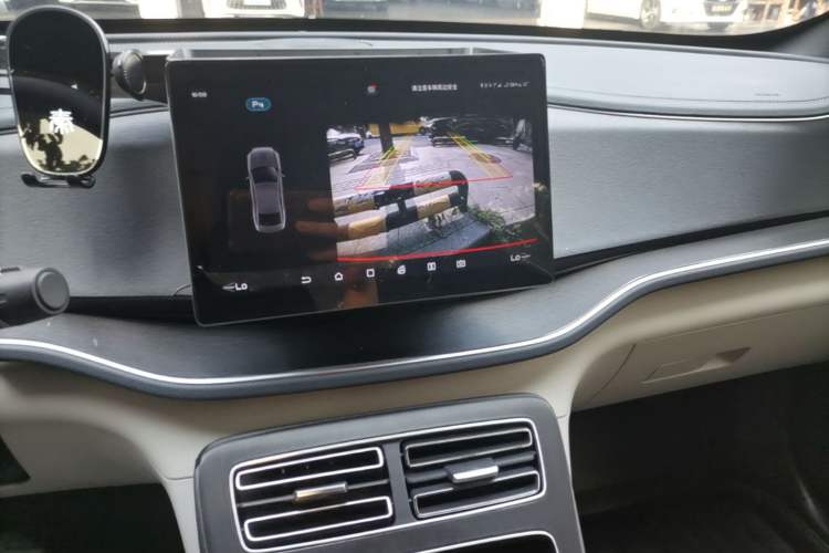 Used BYD Qin PLUS 2021 DM-i 55KM Flagship Model Audio And AC Panel