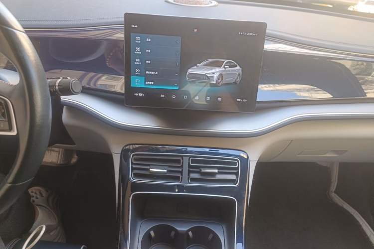Used BYD Qin PLUS 2021 DM-i 55KM Flagship Model Audio And AC Panel