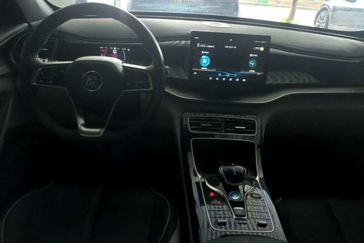 Used BYD Qin PLUS 2021 DM-i 55KM Flagship Model Center Console