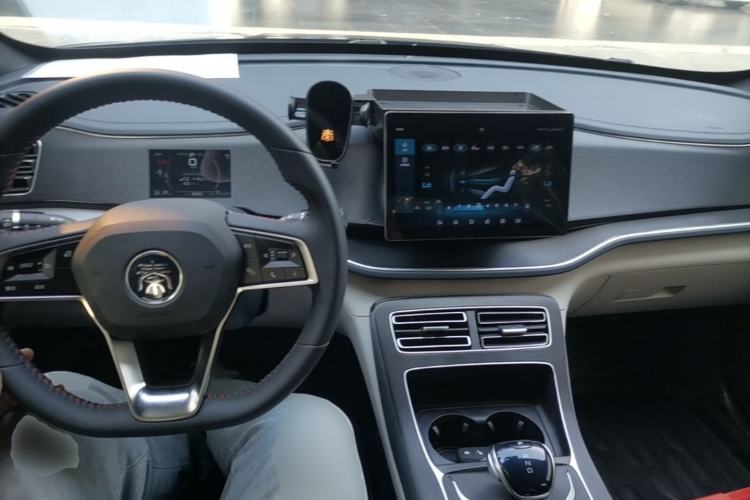 Used BYD Qin PLUS 2021 DM-i 55KM Flagship Model Center Console