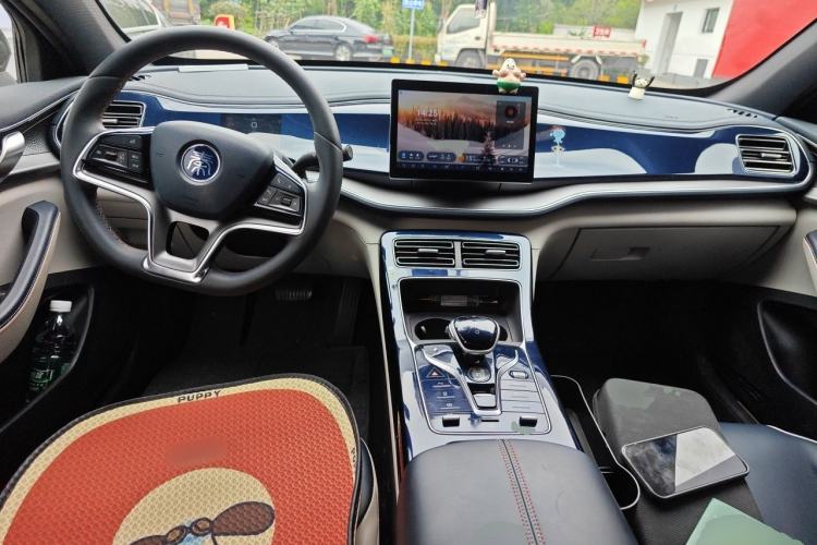 Used BYD Qin PLUS 2021 EV 400KM Luxury Model Center Console