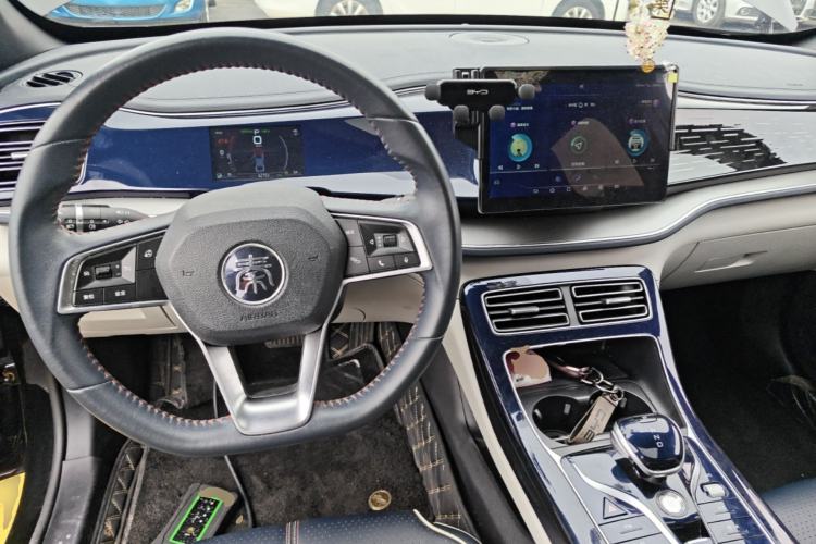 Used BYD Qin PLUS 2021 DM-i 55KM Flagship Model Center Console