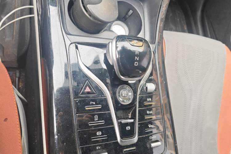 Used BYD Qin PLUS 2021 DM-i 55KM Prestige Model Gear Lever