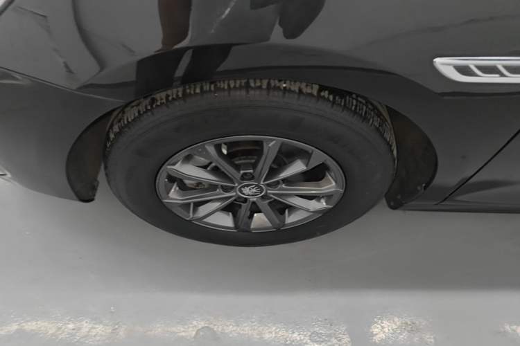 Used BYD Qin PLUS 2021 EV 420KM Commuter Edition Left Front Wheel Hub
